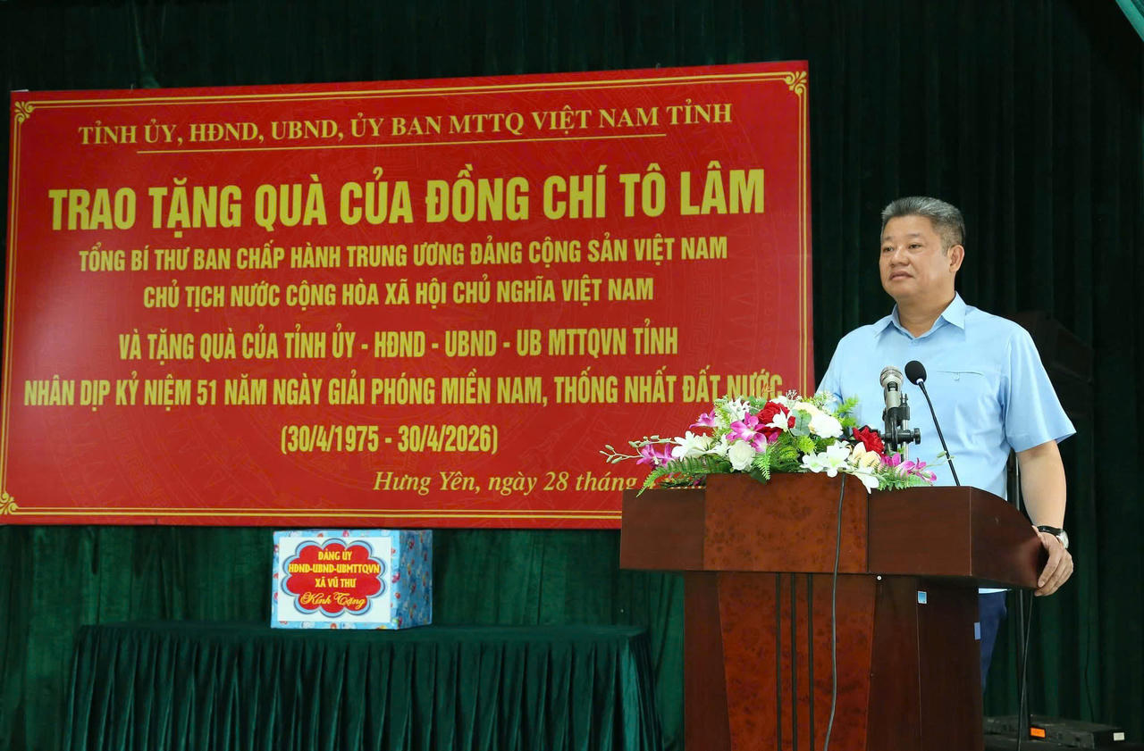 Ông&nbsp;Nguyễn Mạnh Quyền, Phó Bí thư Tỉnh ủy, Chủ tịch UBND tỉnh phát biểu tại buổi trao tặng quà.