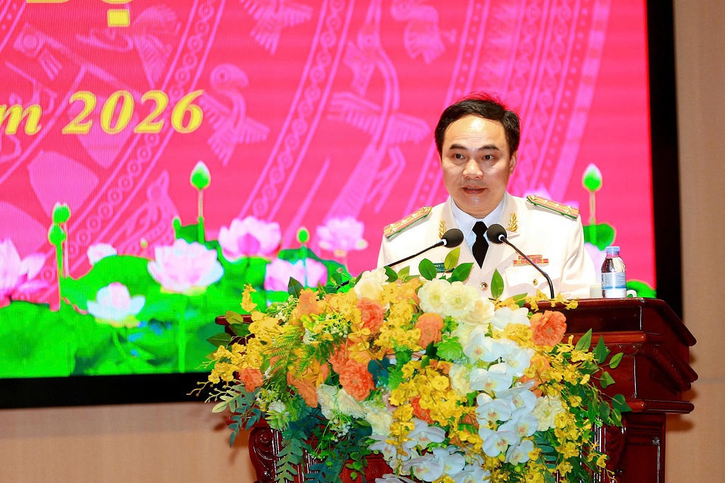 Đại tá Nguyễn Huy Khích phát biểu nhận nhiệm vụ Phó Giám đốc Công an tỉnh Nghệ An tại buổi lễ công bố