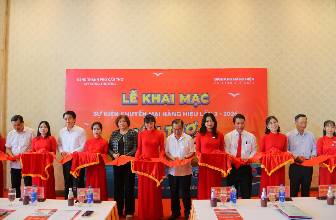 Đại biểu thực hiện nghi thức khai mạc