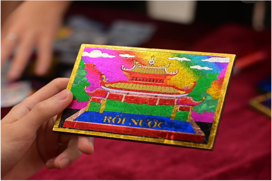 Chạm vào di sản qua từng lớp màu