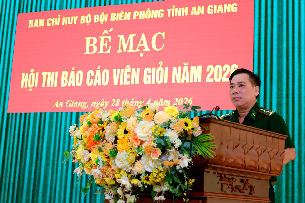 Đại tá Nguyễn Văn Hiệp, Phó Chính ủy Bộ Chỉ huy Quân sự tỉnh, Chính ủy Ban Chỉ huy Bộ đội Biên phòng tỉnh An Giang phát biểu bế mạc hội thi.