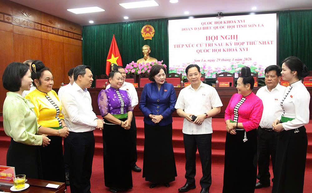 Phó Chủ tịch Quốc hội Nguyễn Thị Hồng tiếp xúc cử tri tại Sơn La
