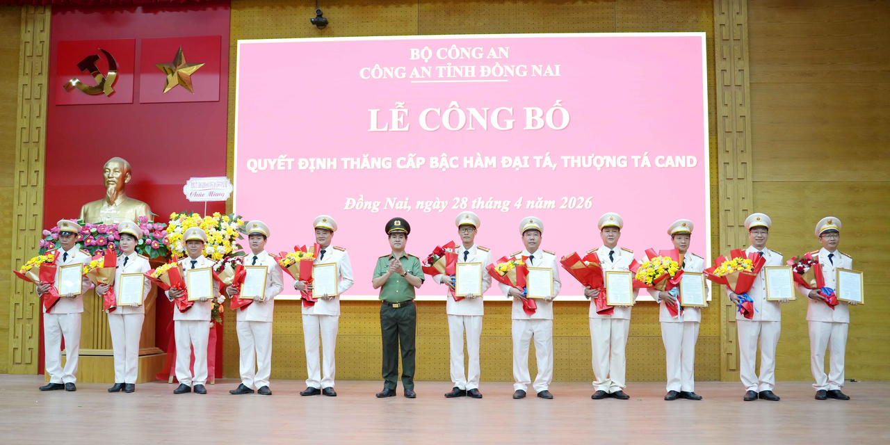 13 cán bộ công an tỉnh Đồng Nai được thăng hàm Đại tá