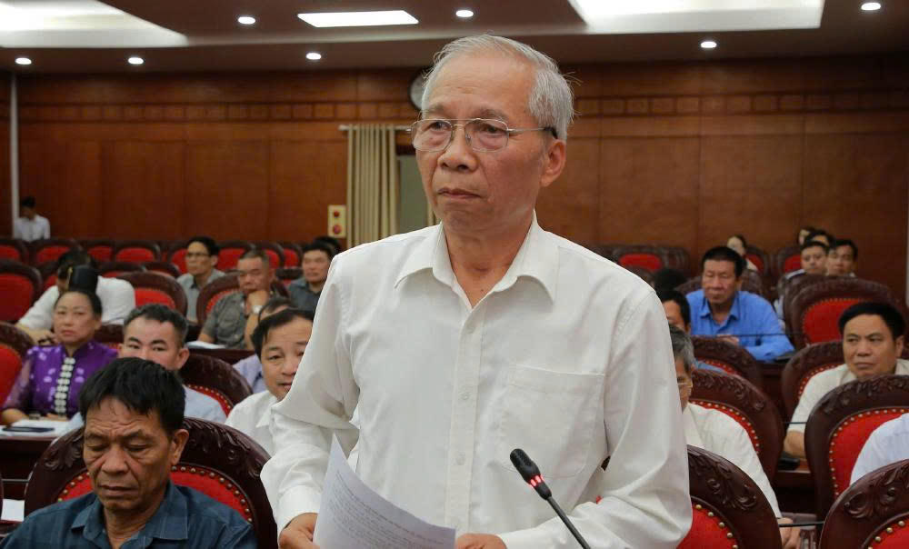 Cử tri kiến nghị tại hội nghị.