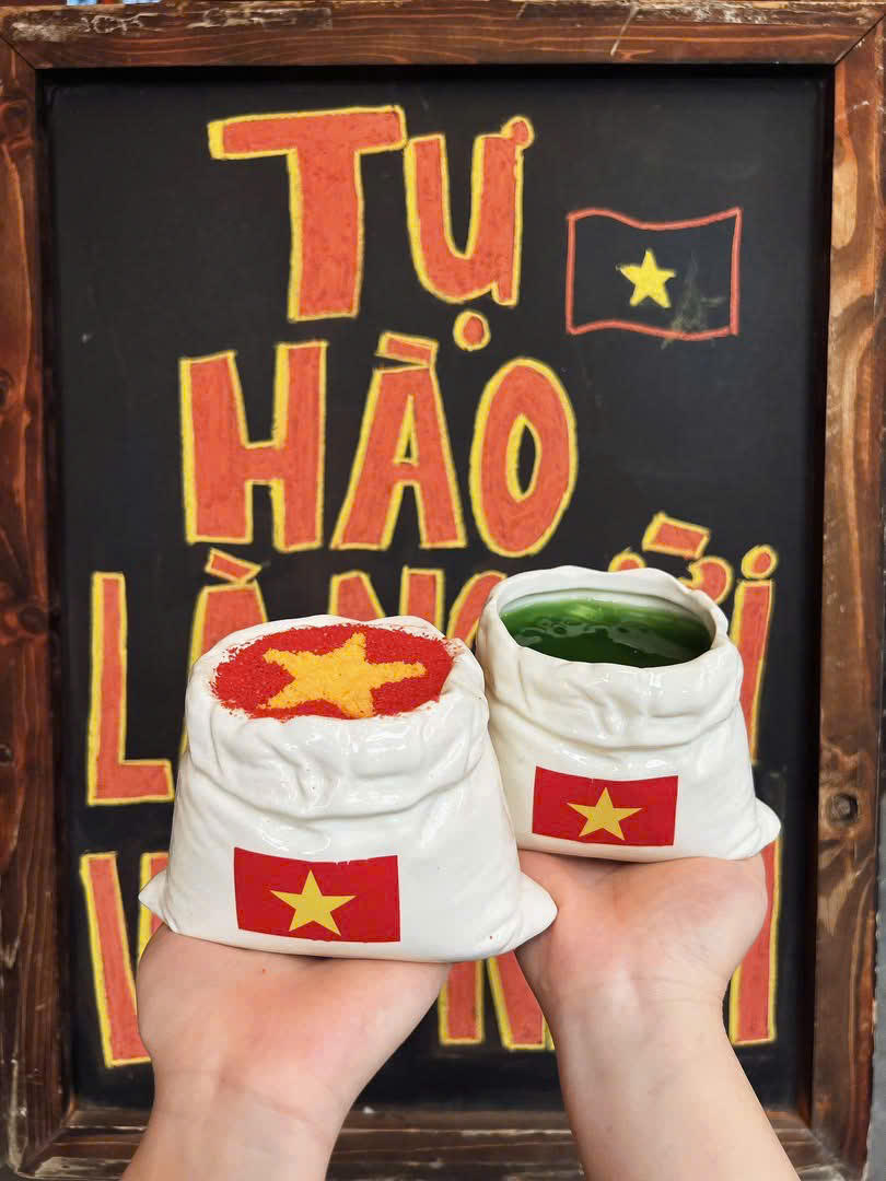 Hình ảnh những chiếc bánh mang hình lá cờ Tổ quốc