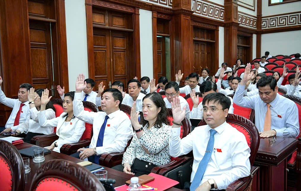 Các đại biểu đã quyết nghị thông qua 18 nghị quyết.