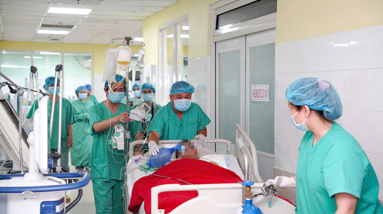Đưa bệnh nhân tới phòng mổ.