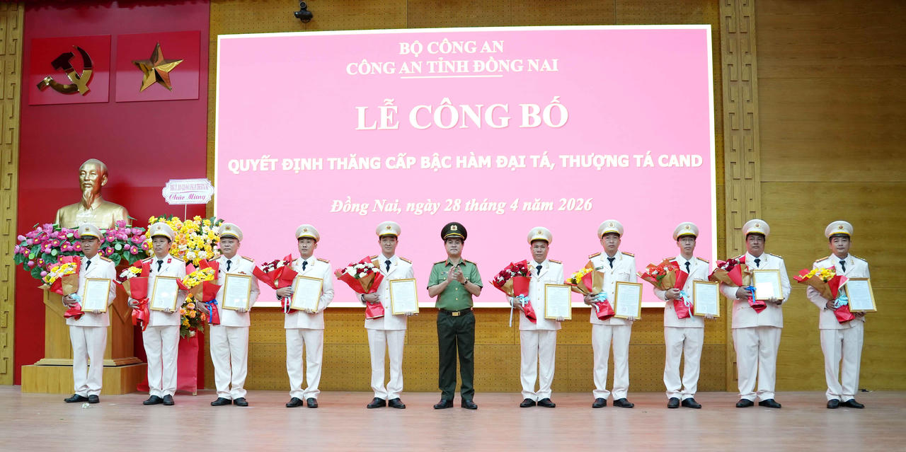 13 cán bộ công an tỉnh Đồng Nai được thăng hàm Đại tá