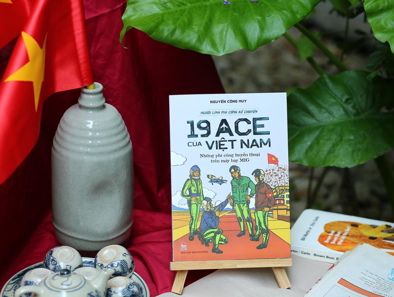 Cuốn sách đã góp phần tôn vinh trí tuệ, bản lĩnh và tinh thần quả cảm của các chiến sĩ không quân Việt Nam (ảnh P. Hà).