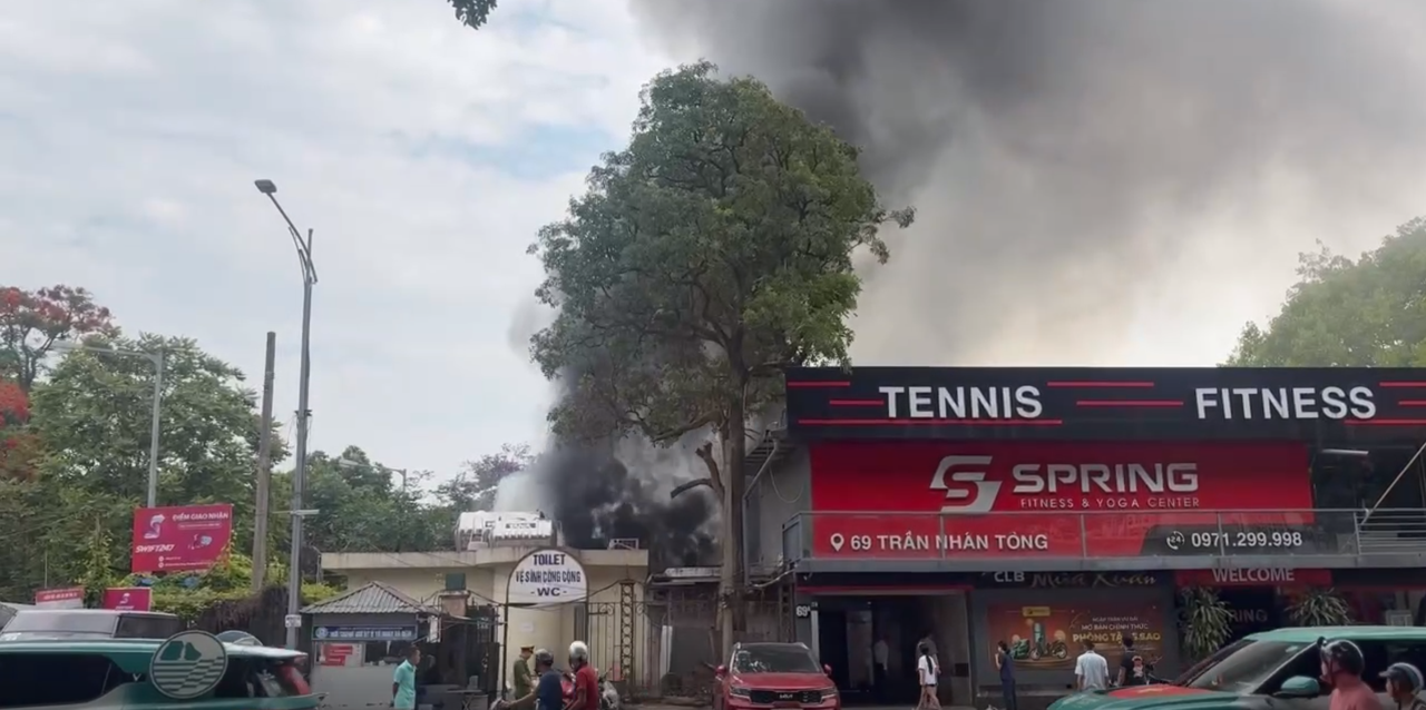Phát hiện đám cháy tại khu vực cổng sau Công viên Thống Nhất
