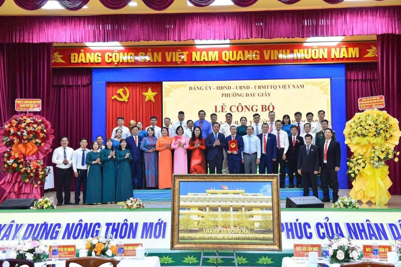 Lễ công bố thành lập phường Dầu Giây.