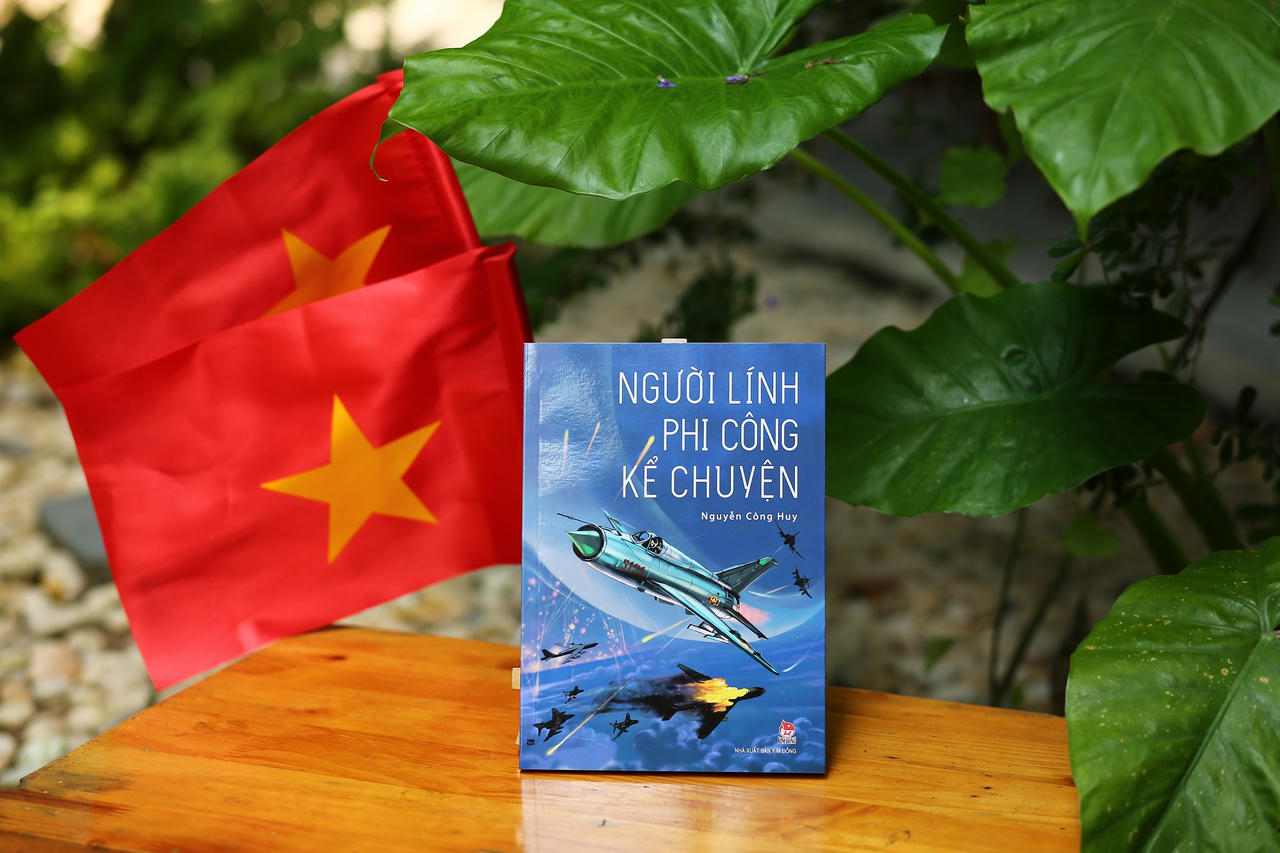 Tác phẩm giúp người đọc hình dung rõ hơn về đời sống người lính bay (ảnh P. Hà).