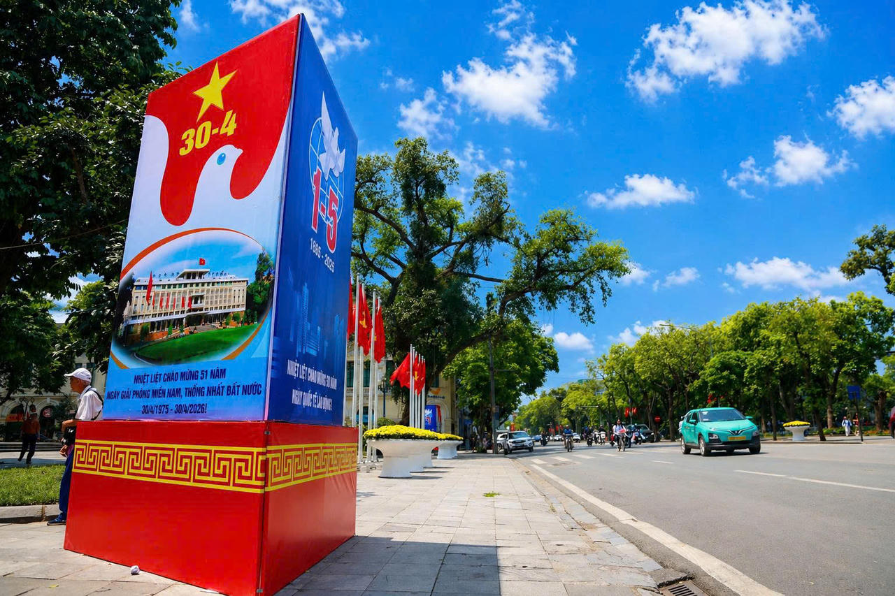 Không khí trang trọng hướng về Ngày Giải phóng miền Nam, thống nhất đất nước 30/4.&nbsp;(Ảnh: Xuân Hoàng)