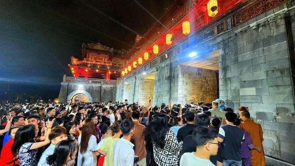 “Một nửa Việt Nam đang ở Huế”: Khi di sản trở thành trải nghiệm hút khách