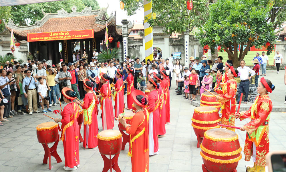 Tiết mục trống khai hội.