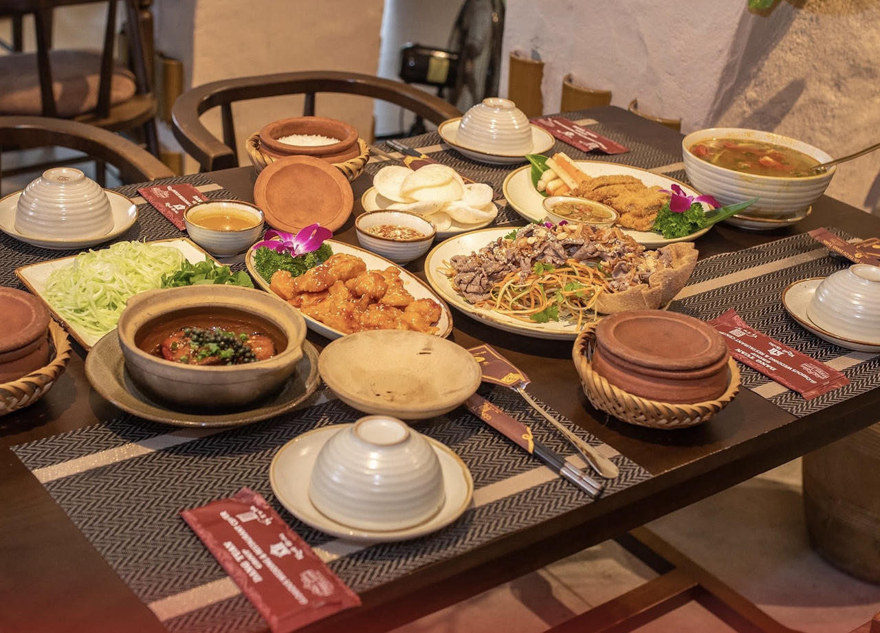 Không chỉ là món ăn, cơm niêu còn là một phần trong trải nghiệm văn hóa, góp phần làm nên sức hút riêng của ẩm thực Huế.