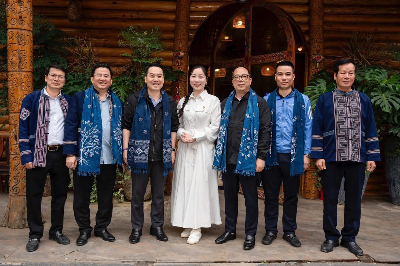 Chủ tịch UBND tỉnh Lào Cai Nguyễn Tuấn Anh và các thành viên buổi làm việc.