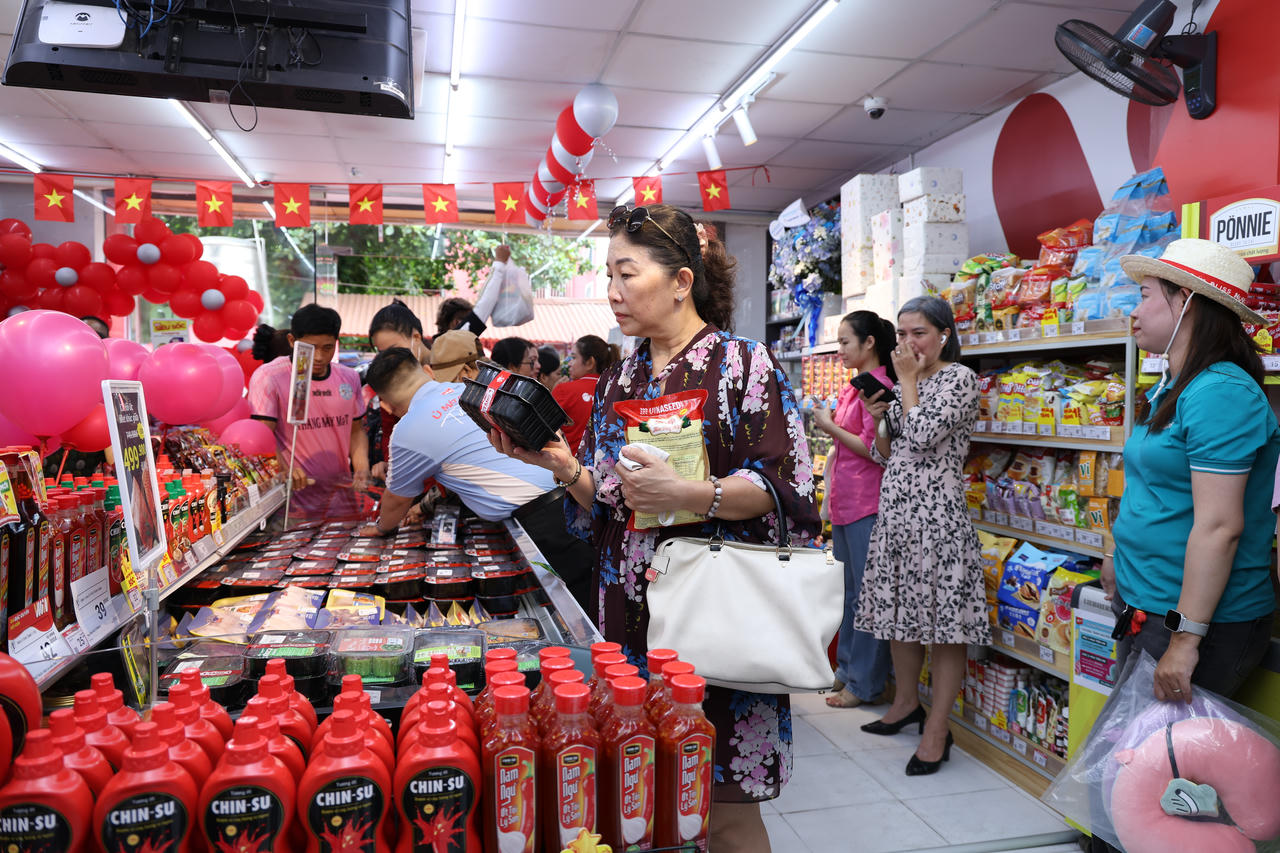 Người dân mua sắm mạnh dịp nghỉ lễ, chuỗi WinMart doanh thu tăng 55%