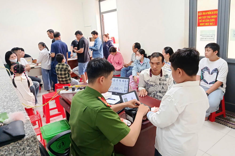 Cà Mau: Cấp căn cước định danh điện tử cho người dân, học sinh và trẻ em xuyên ngày nghỉ lễ