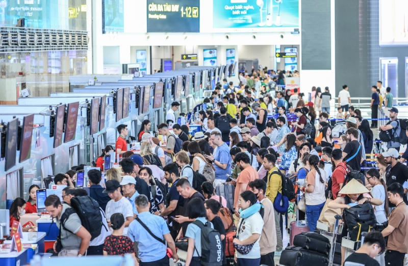 Hai sân bay lớn nhất cả nước đón lượng khách kỷ lục ngày cuối kỳ nghỉ lễ 30/4 - 1/5