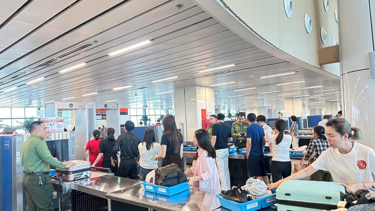 Khu vực soi chiếu an ninh tại nhà ga T3 sân bay Tân Sơn Nhất. (Ảnh: Báo Tin tức)