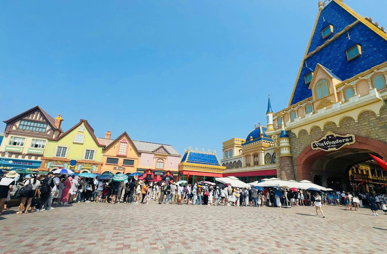 VinWonders Vũ Yên thu hút đông đảo người dân và du khách&nbsp;trong dịp nghỉ lễ.