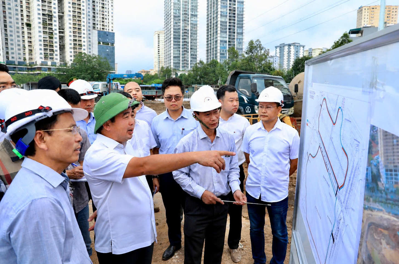 Bí thư Thành ủy Hà Nội Trần Đức Thắng kiểm tra một số dự án, công trình trọng điểm của Thủ đô