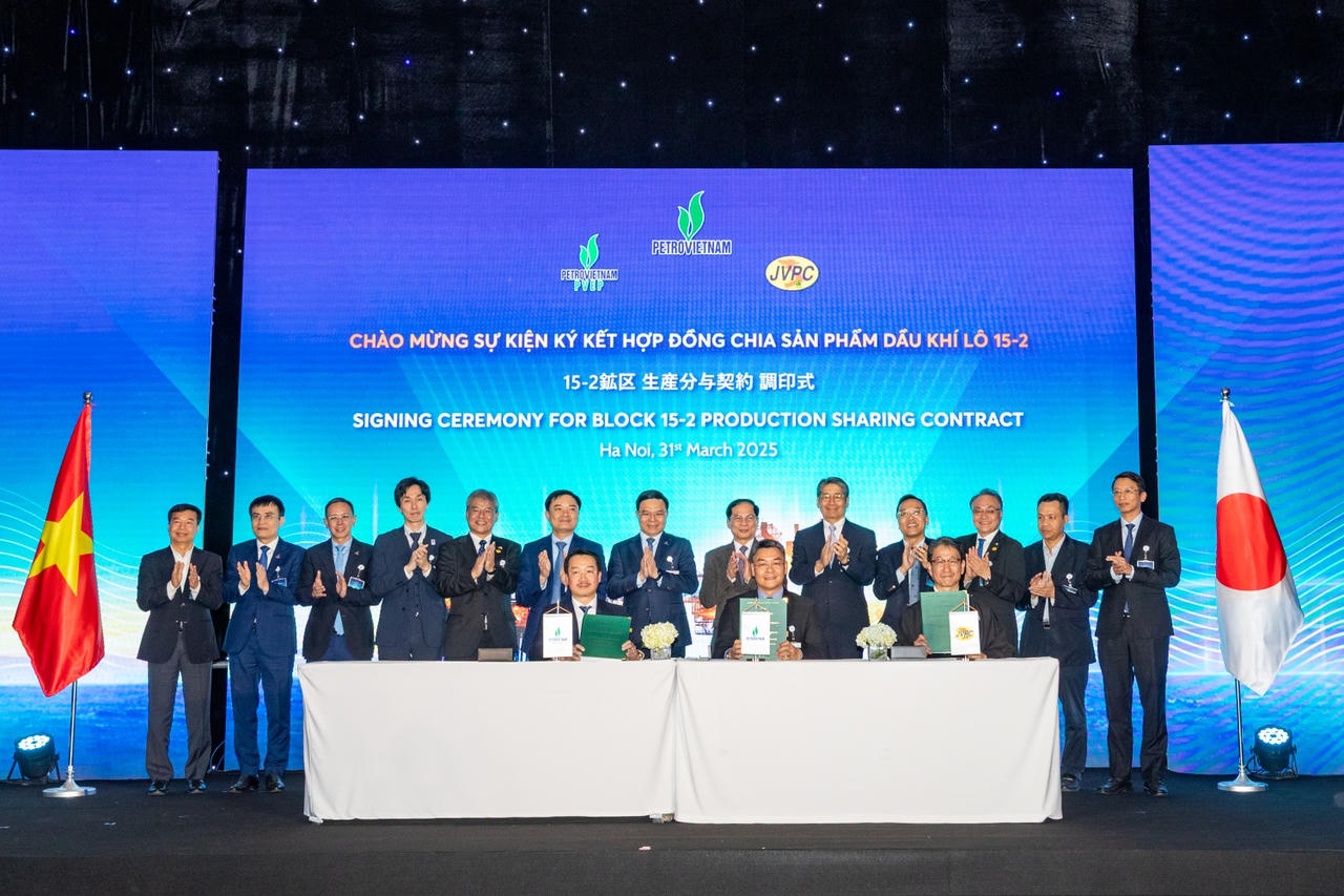 Petrovietnam cùng tổ hợp nhà thầu PVEP và JVPC ký kết Hợp đồng chia sản phẩm đối với Lô 15-2, bể Cửu Long, năm 2025.
