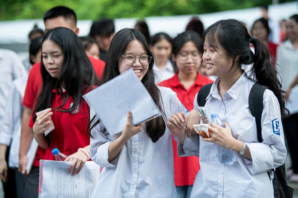Hơn 1,2 triệu thí sinh đăng ký thi tốt nghiệp THPT, tỉ lệ miễn thi ngoại ngữ giảm mạnh