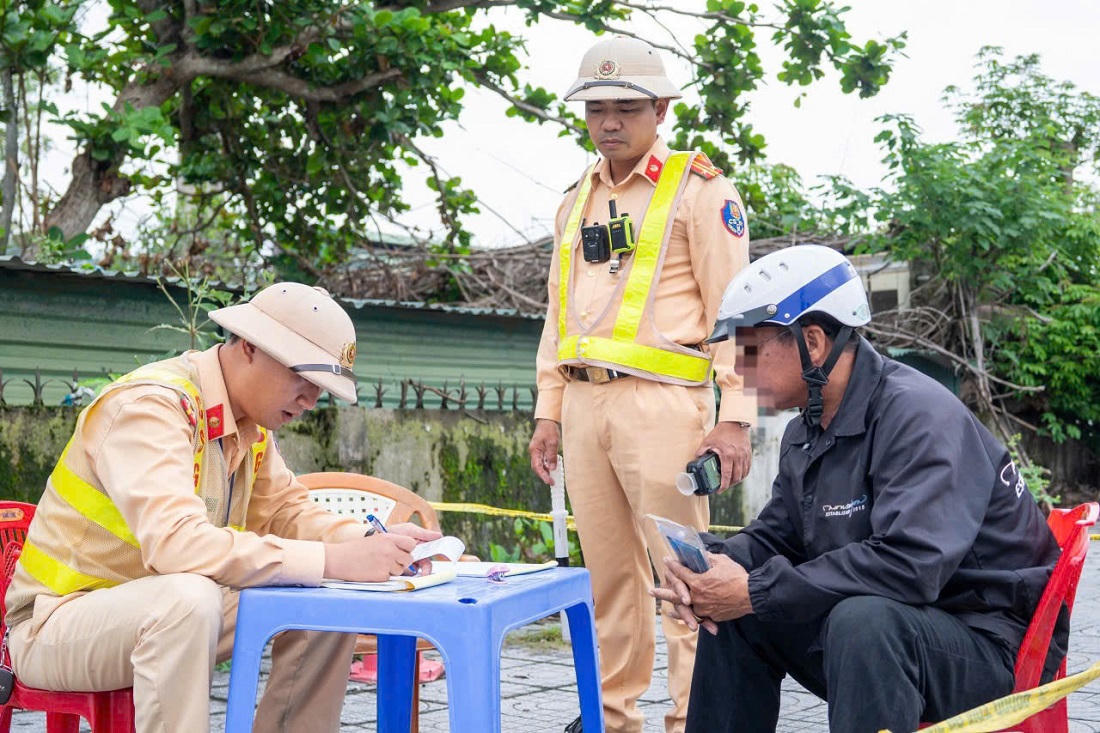 Lực lượng chức năng đã xử lý 2.239 trường hợp vi phạm các lỗi trong dịp nghỉ lễ. (Ảnh: Công an cung cấp)