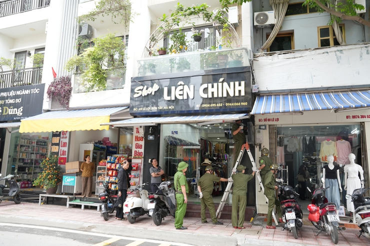 Sơn Tây (Hà Nội): Ra quân giải tỏa lấn chiếm vỉa hè, lập lại trật tự đô thị