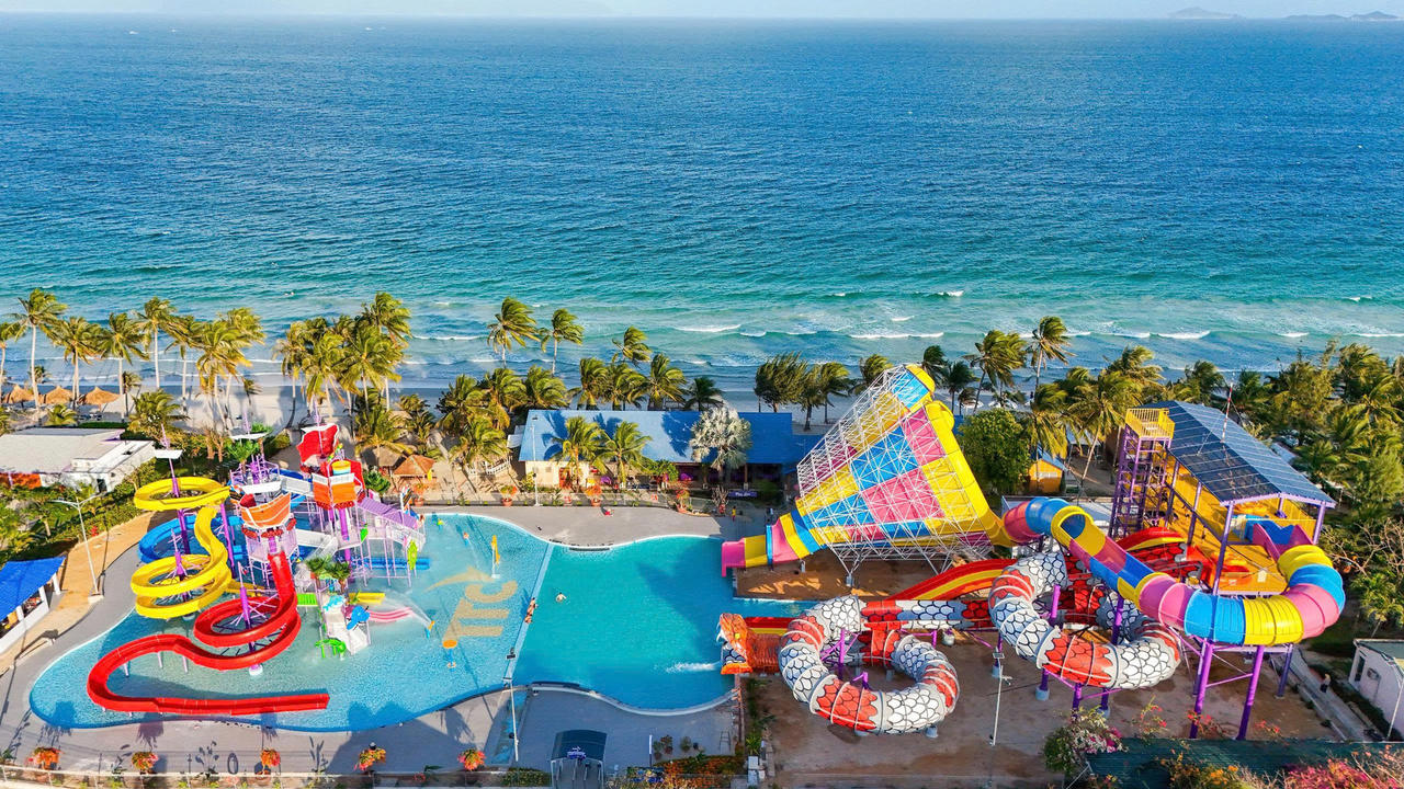 Trải nghiệm trọn vẹn tại TTC Van Phong Aqua Park với hướng nhìn trực diện biển Dốc Lết.