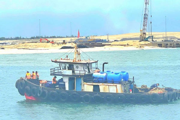 Được cứu sống sau cơn giông lốc trên biển, ngư dân gửi thư bày tỏ lòng cám ơn cán bộ chiến sĩ Đồn BP Hải An