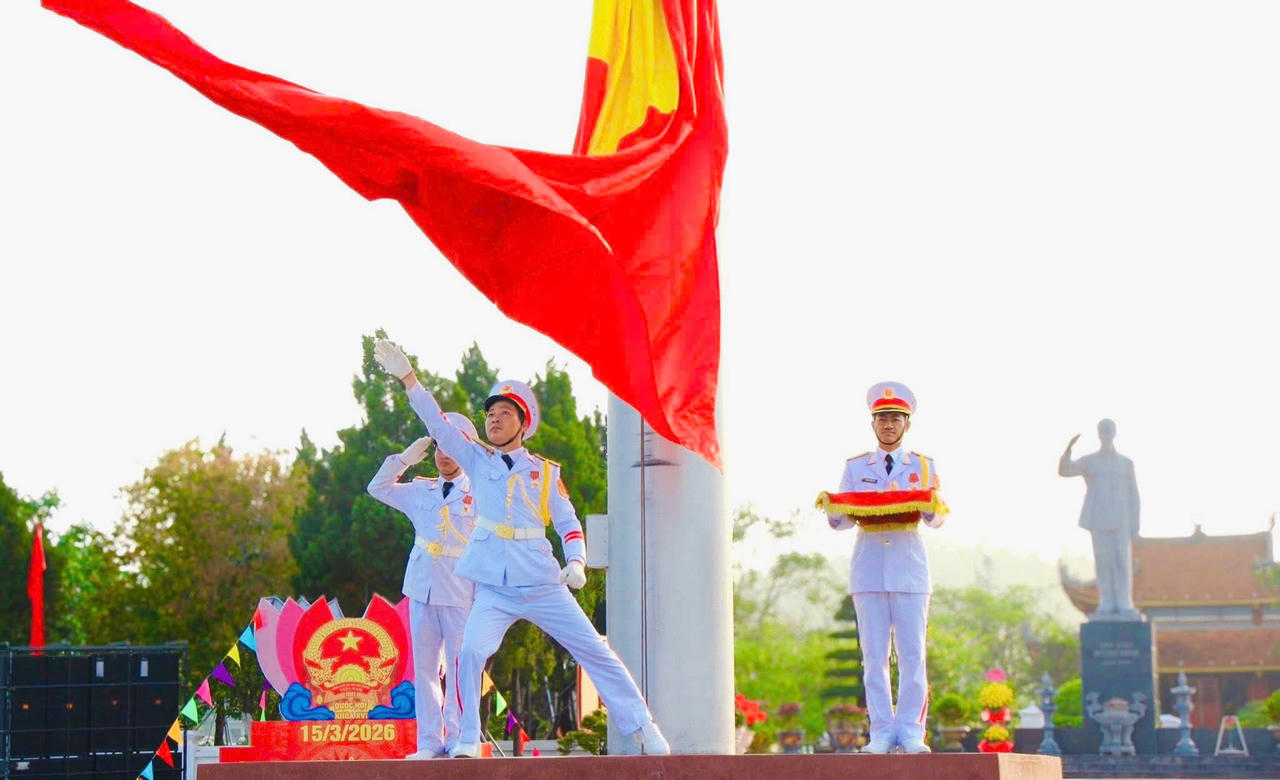 Lễ thượng cờ Tổ quốc trên đảo tiền tiêu Cô Tô.