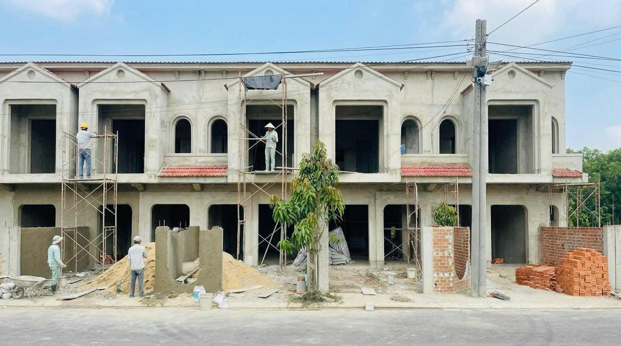 Không gian sống tại Khu dân cư Làng Xanh theo phong cách Đại Trung Hải, sang trọng, phóng khoáng và gần gũi thiên nhiên.