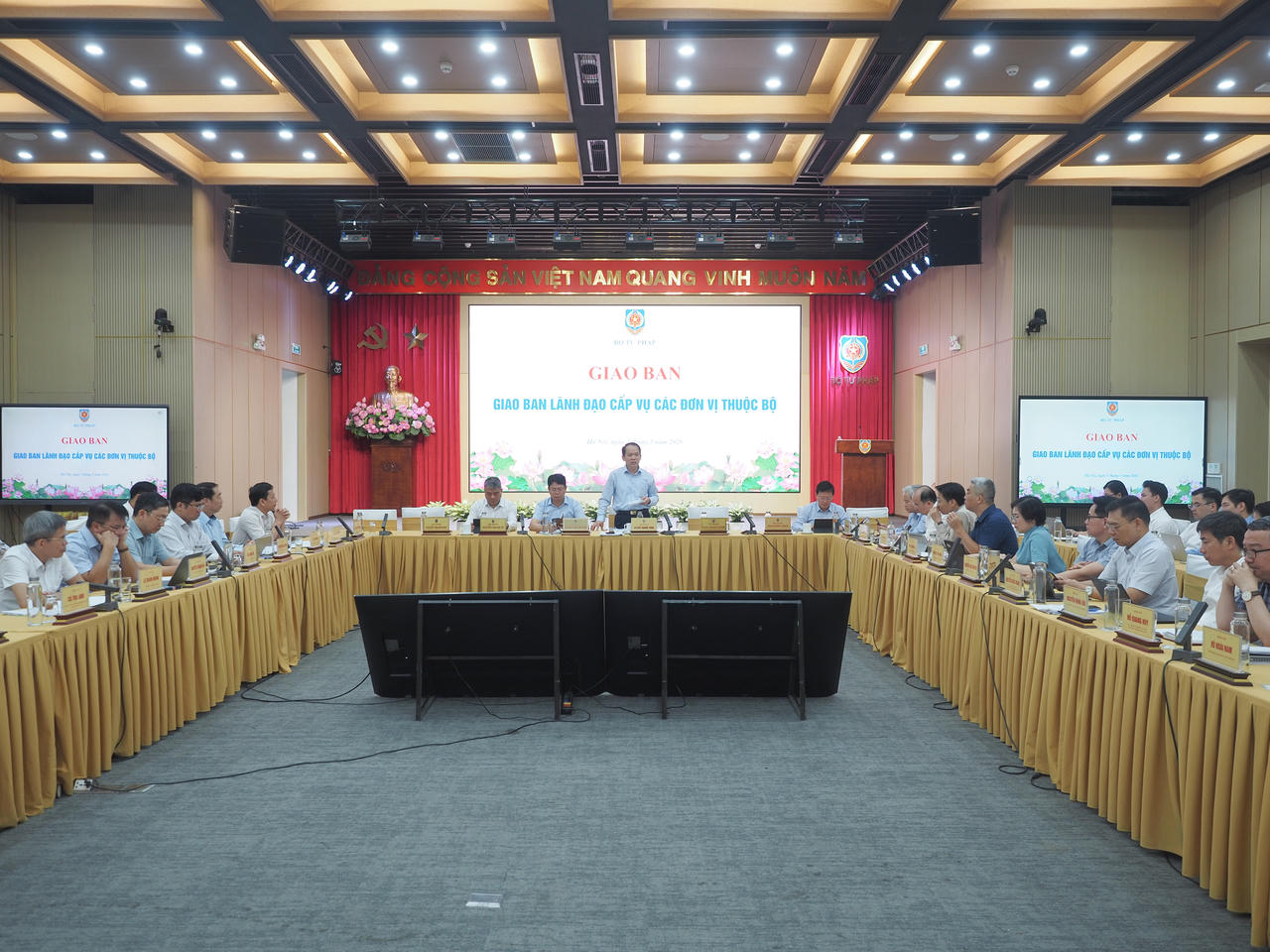 Giao ban lãnh đạo cấp Vụ các đơn vị thuộc Bộ tháng 5/2026