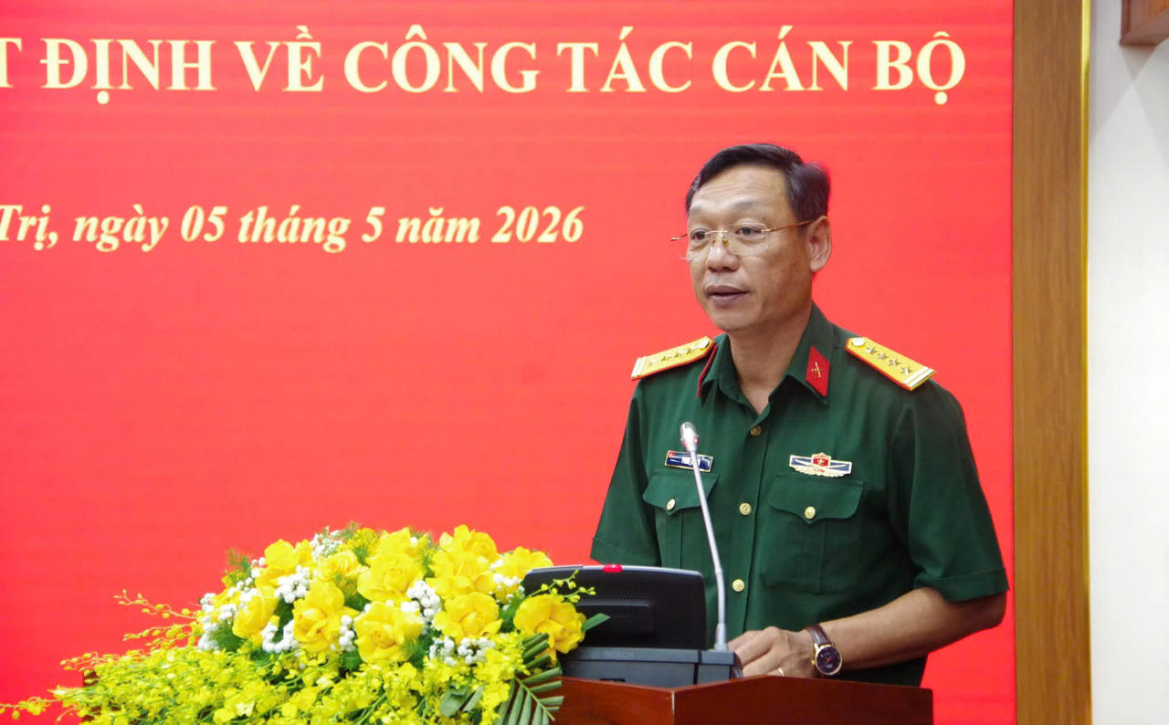 Đại tá Phan Thắng, Chỉ huy trưởng Bộ CHQS tỉnh phát biểu nhận nhiệm vụ.