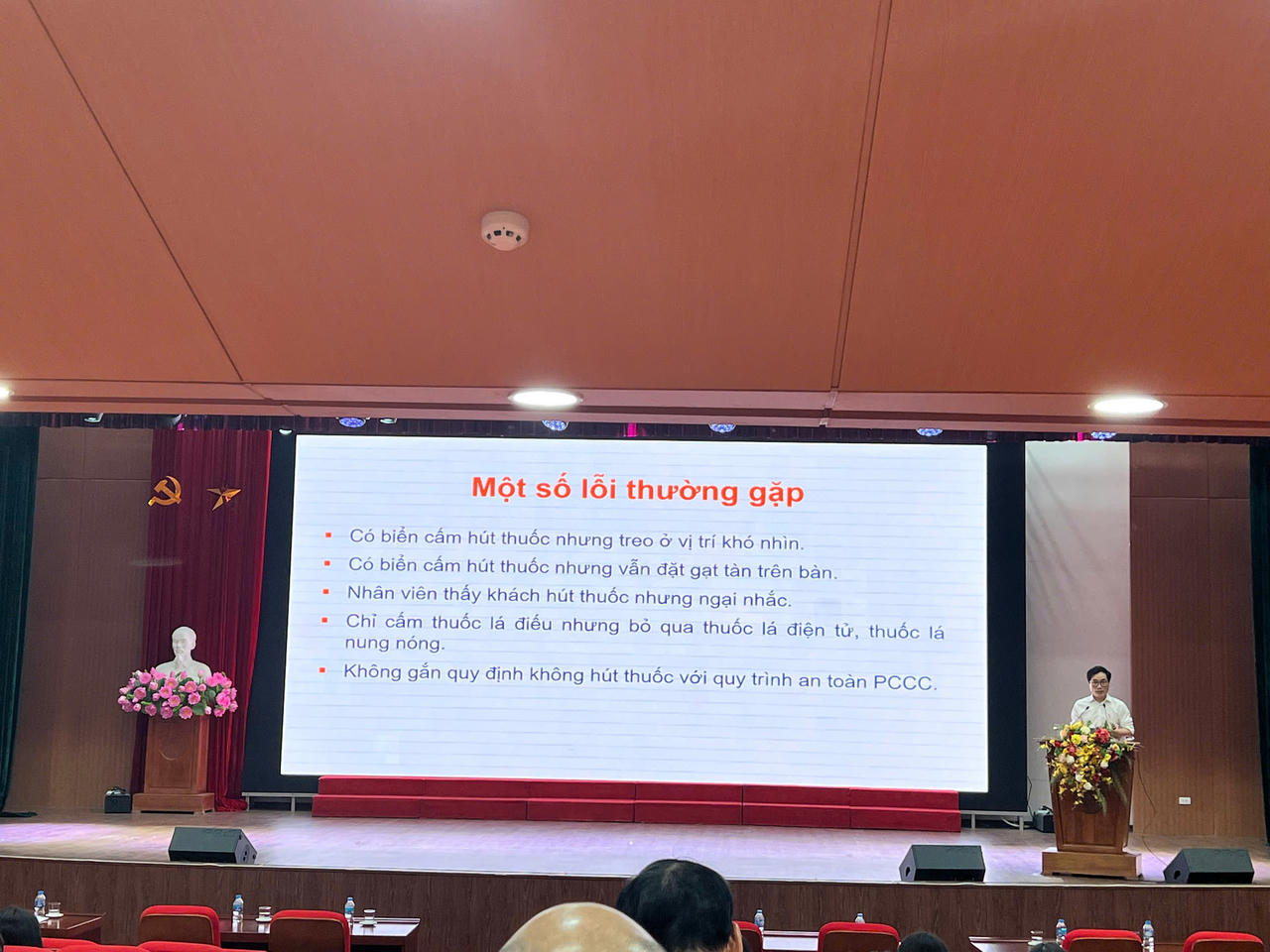 Ths. Phan Văn Cần, giảng viên Trường Đại học Y tế công cộng&nbsp;truyền thông về phòng, chống tác hại của thuốc lá 