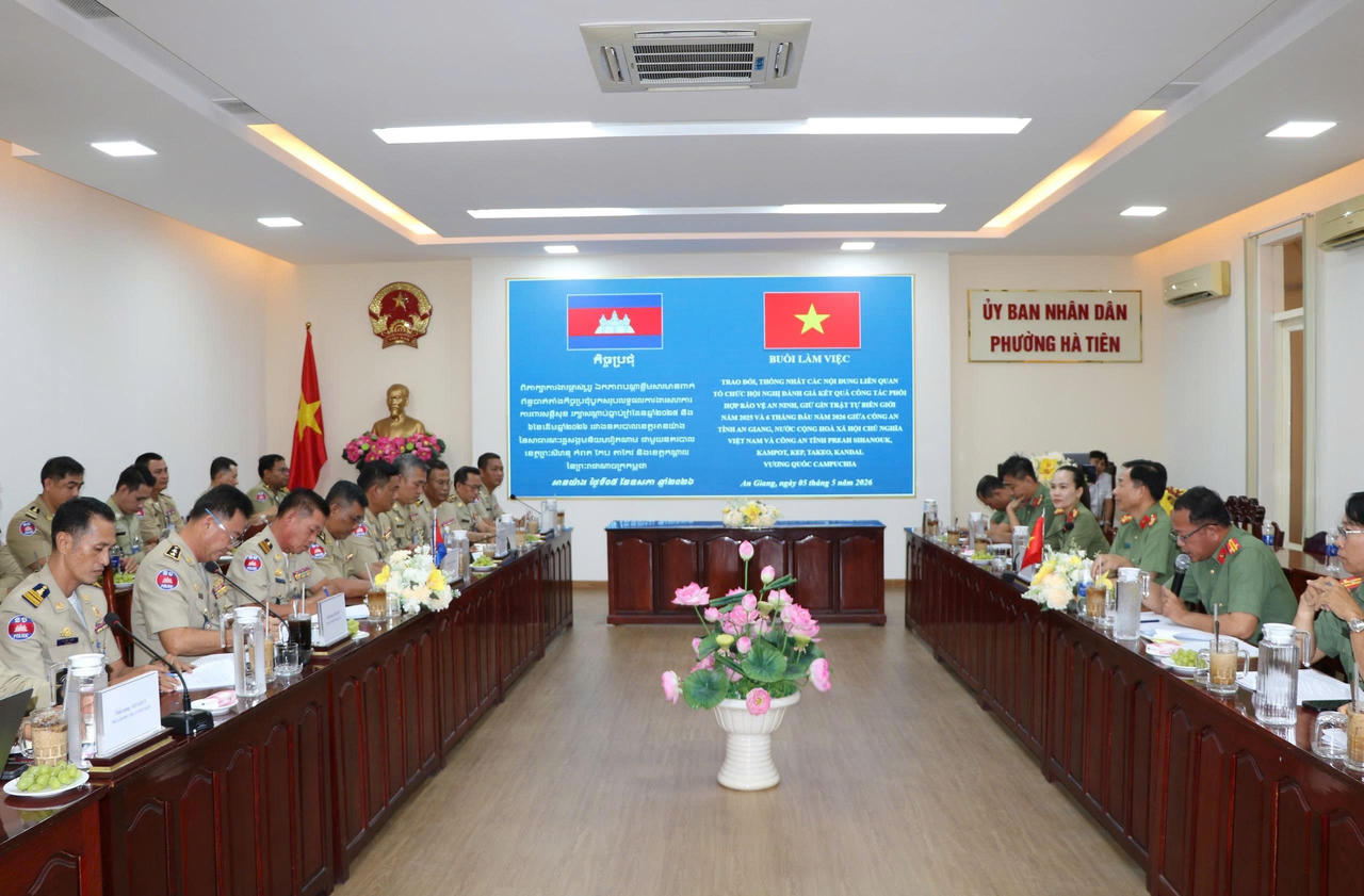 Quang cảnh buổi họp