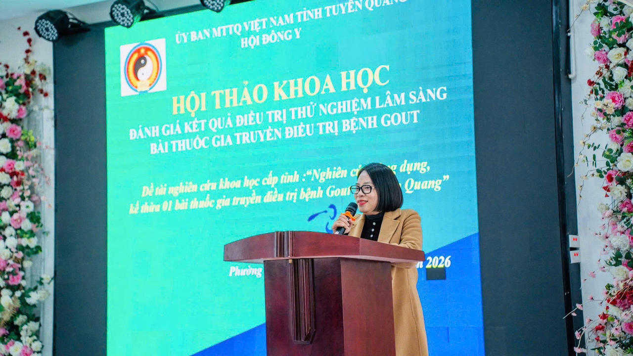 Lương y Nguyễn Thị Thái phát biểu tại một Hội thảo khoa học. (Ảnh: NVCC)