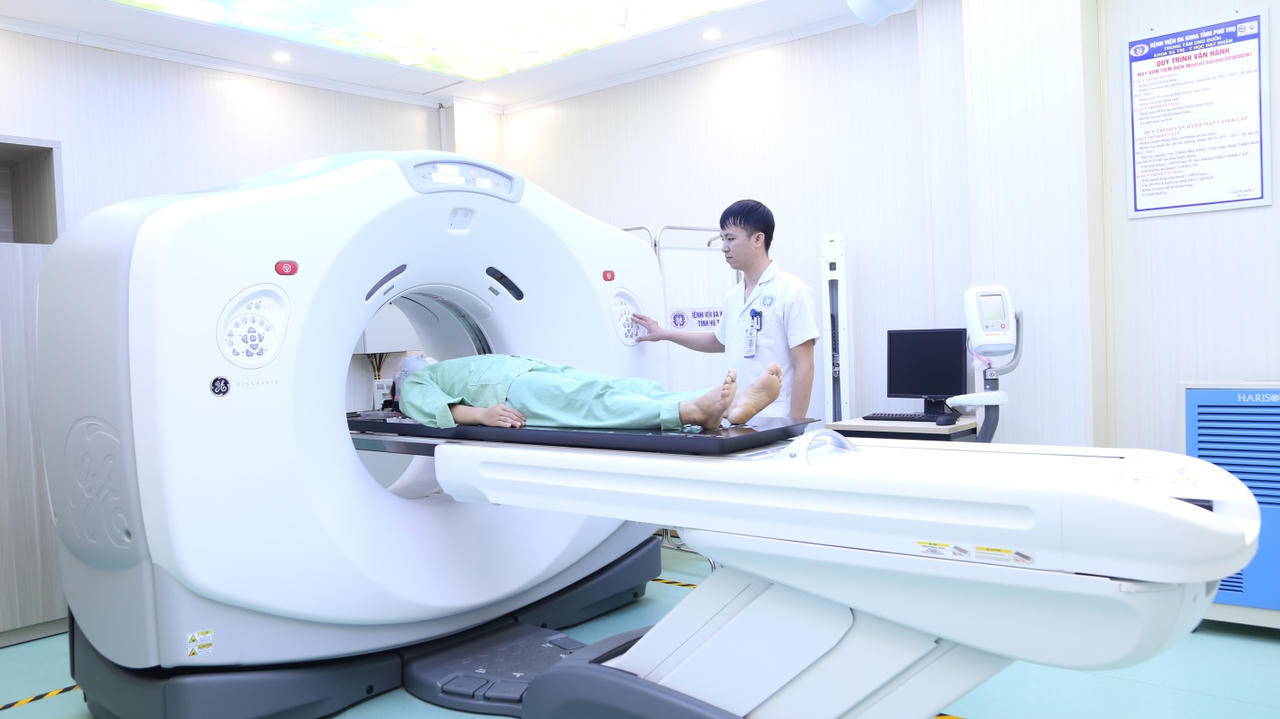 Hệ thống chụp m&ocirc; phỏng cắt lớp vi t&iacute;nh đồng bộ nhịp thở 4D kết nối với m&aacute;y xạ trị gia tốc tuyến t&iacute;nh Versa HD.