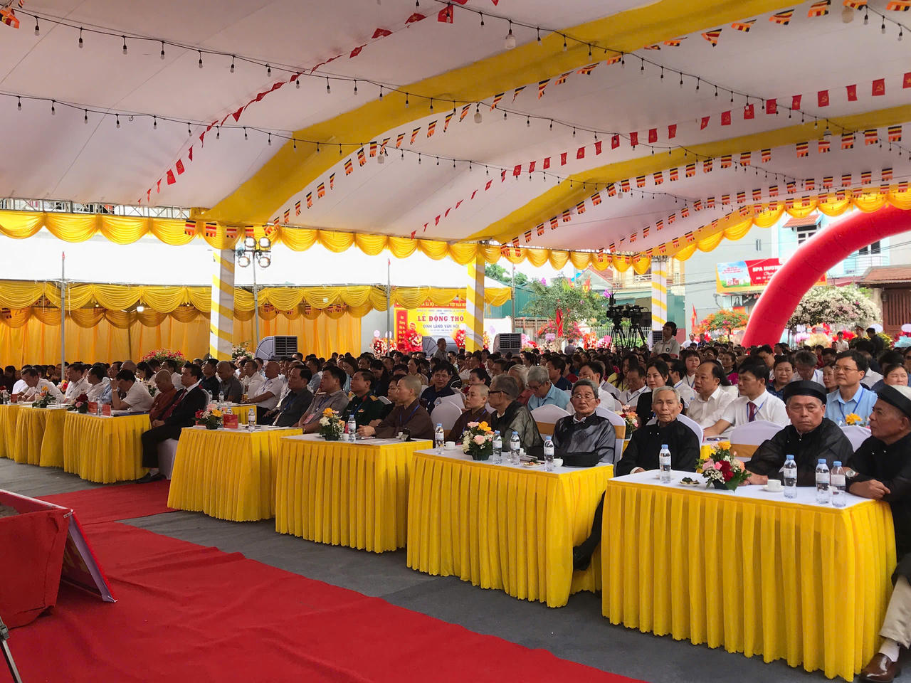 Các đại biểu tham dự.