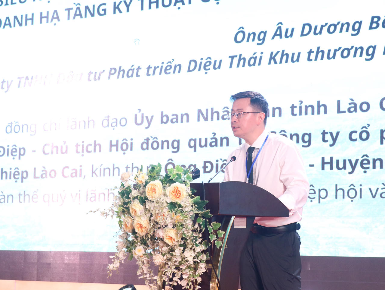 Các đại biểu phát biểu tại hội nghị.