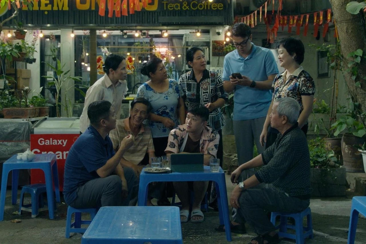 'Dưới ô cửa sáng đèn' kể về tình người tại khu tập thể cũ