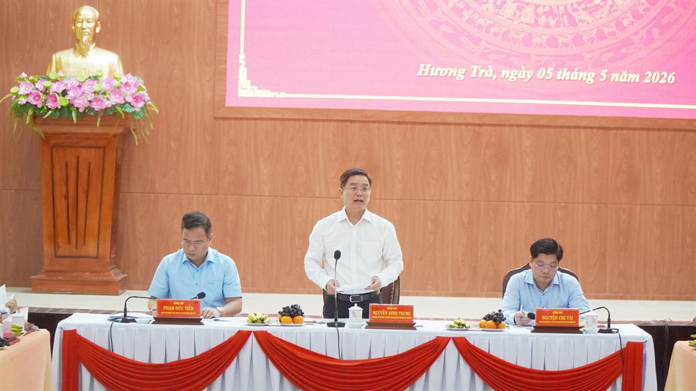 Bí thư Thành ủy Nguyễn Đình Trung phát biểu kết luận tại buổi làm việc.