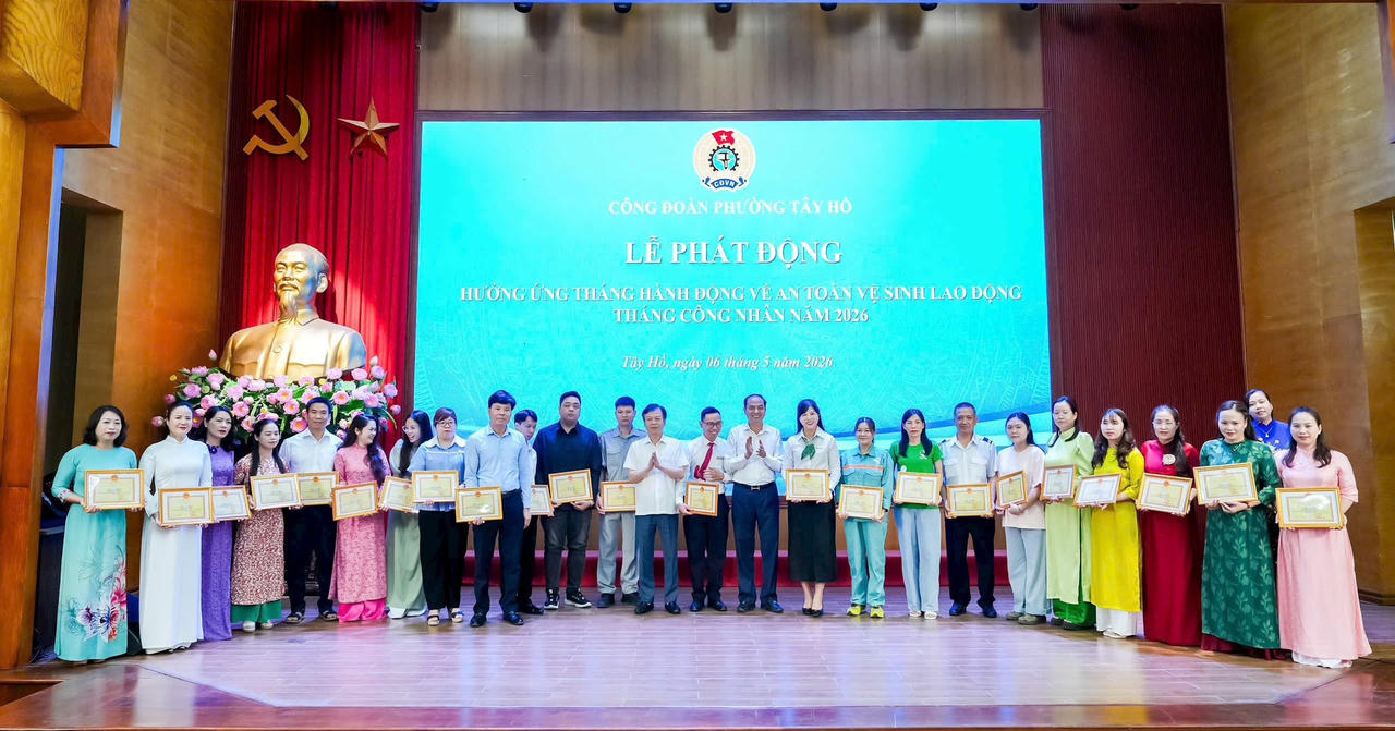 Các tập thể, cá nhân tiêu biểu được biểu dương tại Lễ phát động Tháng hành động về ATVSLĐ và Tháng Công nhân năm 2026.