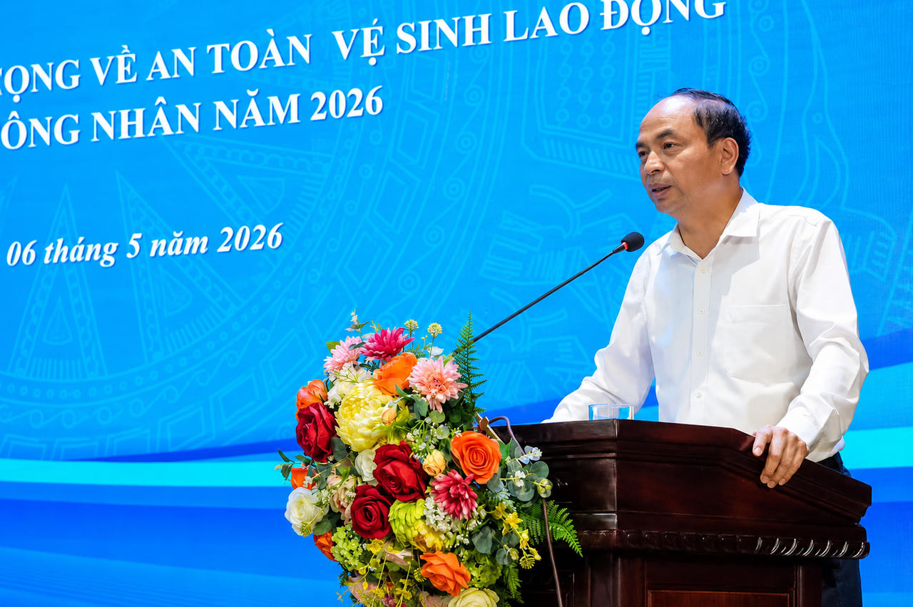 Lãnh đạo phường Tây Hồ phát biểu phát động Tháng hành động về An toàn, vệ sinh lao động và Tháng Công nhân năm 2026.