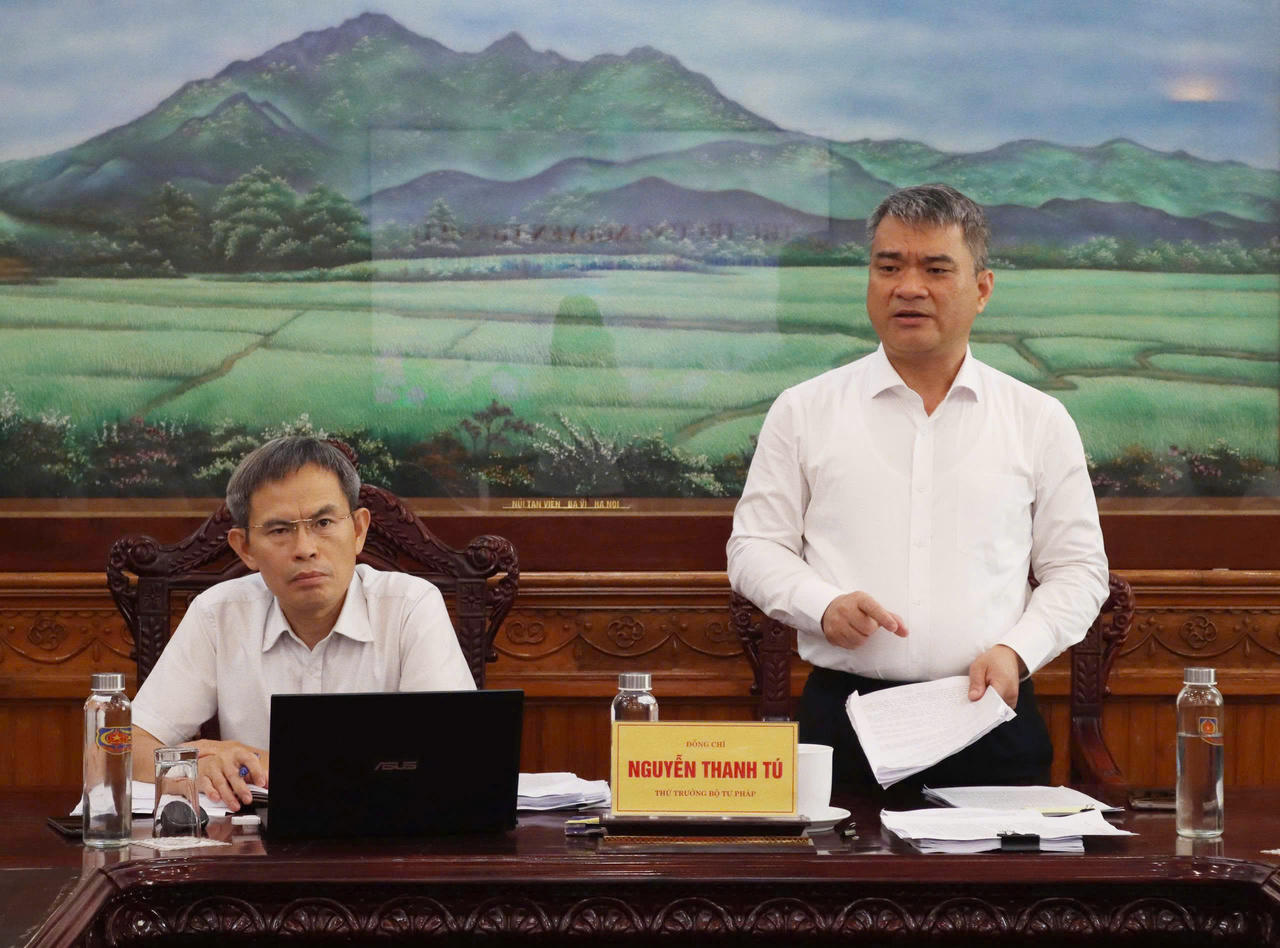 Thứ trưởng Bộ Tư pháp Nguyễn Thanh Tú chủ trì cuộc họp.