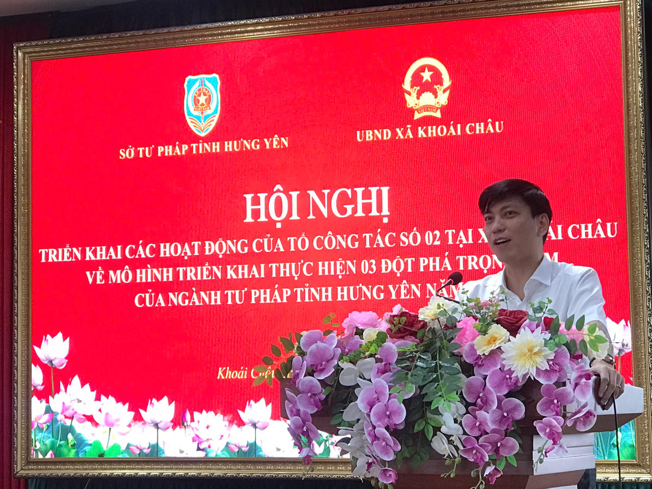 Bí thư xã Khoái Châu Bùi Huy Cường phát biểu tại hội nghị.