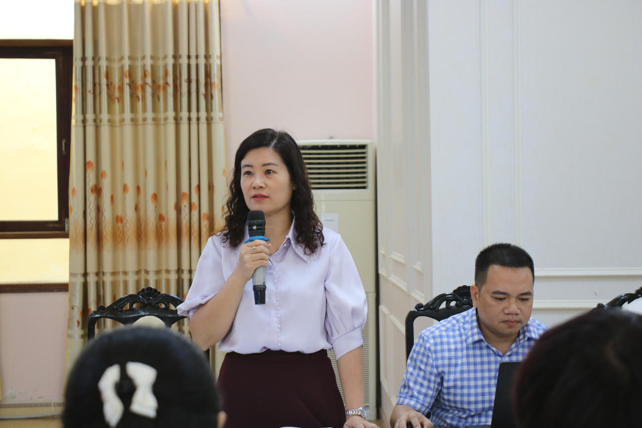 Bà Hoàng Thị Bích - Giám đốc Trung tâm Trợ giúp Pháp lý Nhà nước tỉnh Lạng Sơn phát biểu tại Hội nghị. (Ảnh: Minh Hữu).
